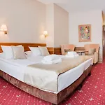 فندق Cristal Park 4*