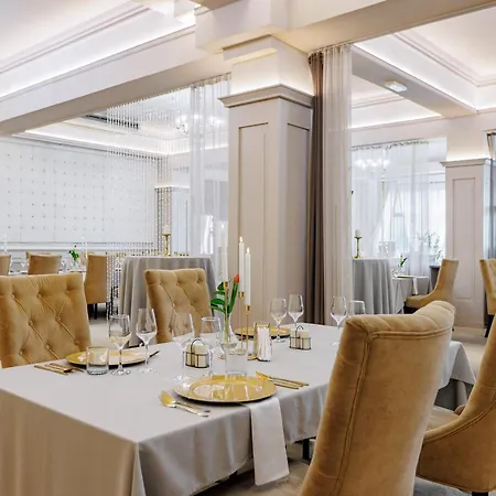 מלון Cristal Park 4*