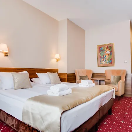 Cristal Park מלון 4*